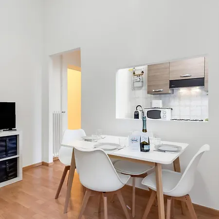 Apartment In - Happy